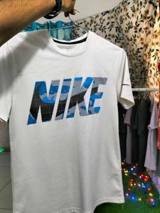 Nike Graphic Print Tee Orignal LESS USES