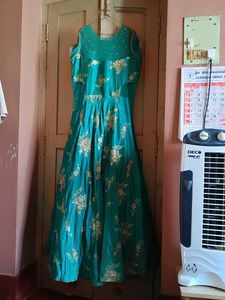 Elegant Green &amp; Gold Ethnic Gown