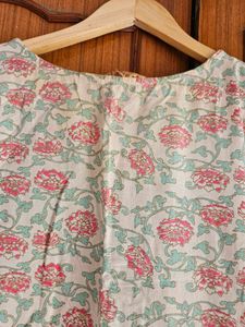 Avaasa Floral Kurti