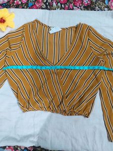 Price Drop !!! Y2K Style Top! 💛