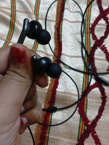 Black Wired Earbuds
