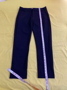 Bershka Black Mid rise Capri( Waist 30)