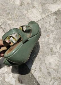 Green Ladies Sandal Size 5