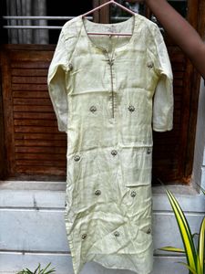 Indie picks L Embroidered Silk blend kurta