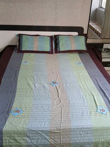 Bedsheet With Pillow Covers