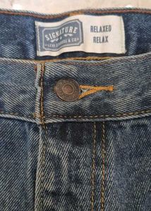 Signature Levi&#39;s Jeans