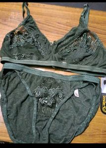 Lace Bra &amp; Panty Set