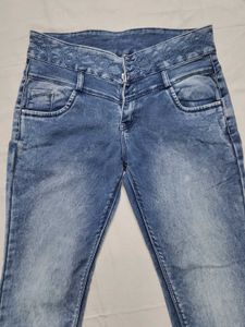 Stylish Mom-Fit Blue Denim Jeans,Embroidered Waist
