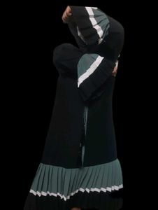 Elegant Pleated Abaya