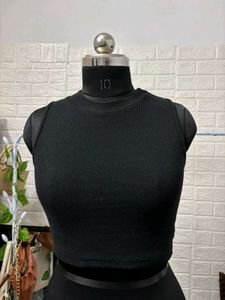 Basic Black Ribbed Crop Top