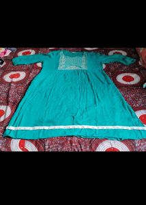 Green Elegant Embroidered Kurta