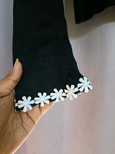 Pinterest Flowery Sweatshirt 🖤