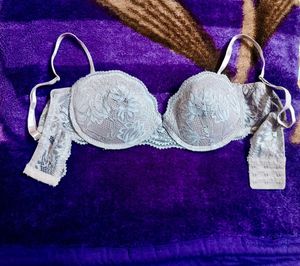 Jessica Simpson Bra