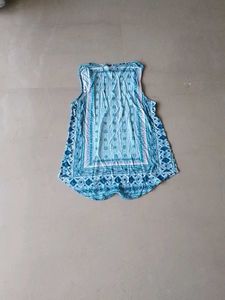 Sleevless Printed Top