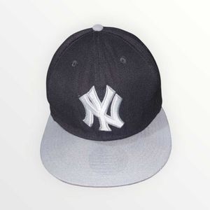 New Era Yankees Black &amp; Grey Snapback Cap
