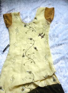 Beautiful Kurti With Embroidery Work🩷