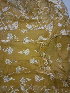 Short kurti, very cute and good in condition.