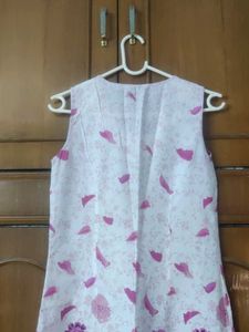 Floral Sleeveless Kurta