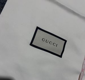 Gucci Pouch: dust bag