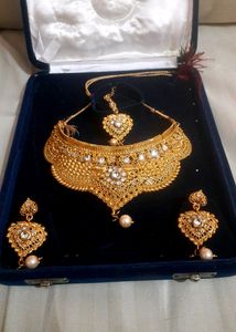 Gold Plated Jewellery Set With Kundan