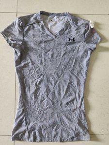 Under Armour 🩶 Grey Active Wear T Shirt