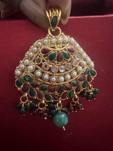 Pretty Pendant Green, Maroon And Pearl