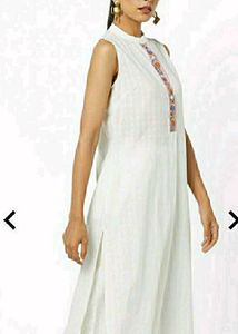 Women&#39;s Ajio White Sleeveless Kurti