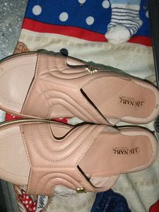 Casual Vibes: Discovering Your Perfect Pair of Fli