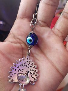 “This keychain is in the shape of a peacock, it i