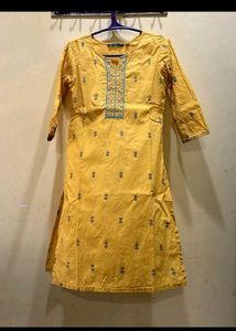 Avaasa Yellow Embroidered Kurta