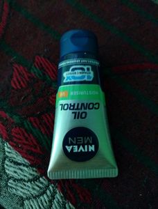 NIVEA Men Moisturiser, Oil Control Cream, 50g