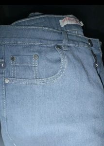 Trendy Light Wash Bootcut Jeans