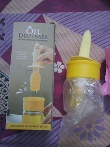 Oil Dispenser With Cleaning Wipes
