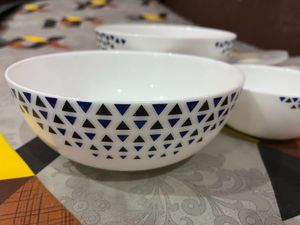 Set of 3 bowls with lids