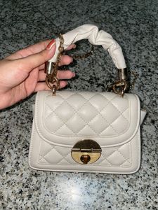 Beige/cream Coloured Handbag With Detachable Strap