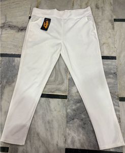 Pure White Jeggings size 38(NEW with TAG)