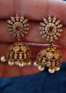 Gold-tone Necklace with Pearls