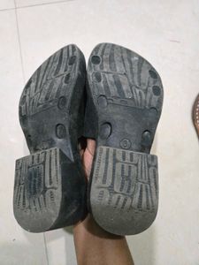 Zudio Black Flip Flop heels