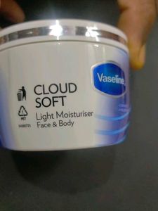 Vaseline Cloud Soft Moisturiser