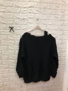 Chic Black Off-Shoulder Sweater🕸️🕷️🎗️