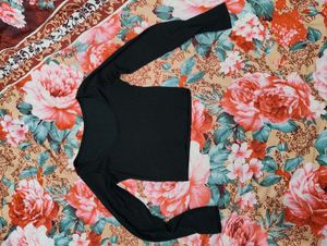 Black Long Sleeve Crop Top