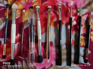 10 Eyeshadow brushes