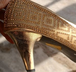 Golden Barbie Belli