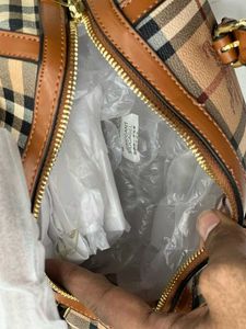 BURBERRY PREMIUM HANDBAG + SLING BAG DUFFLE TYPE