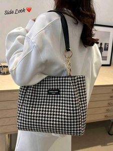Checks Tote