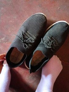 Black sports shoes for women