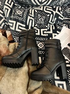 Stylish Black Platform Boots