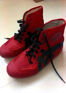 SPORTS SHOES
