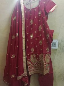 Women&#39;s Maroon salwar Suit Dupatta