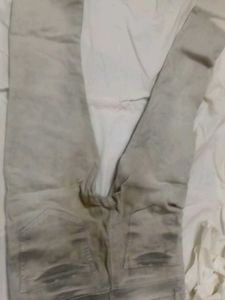 Distressed Graphic Jeans